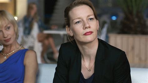  Berlinale-Vinnarnas Skakning av Traditionella Gränser: En Inblick i Maren Ade och Toni Erdmann